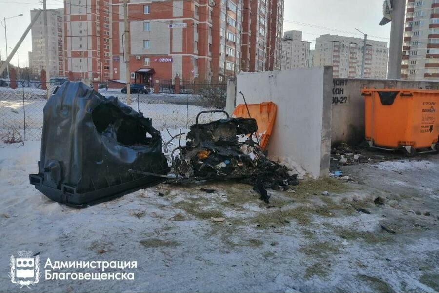 Благовещенцы спалили почти десяток евроконтейнеров видео 