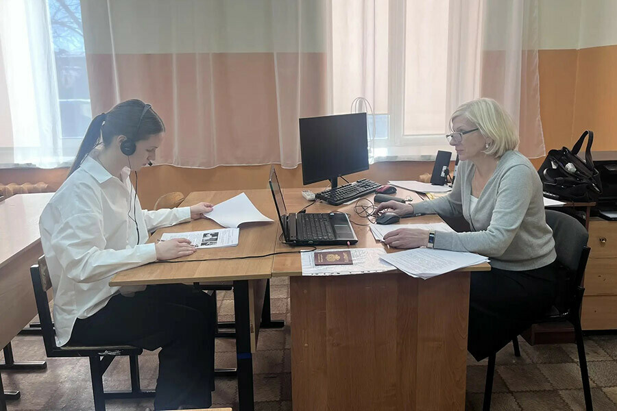 Почти 10 000 амурских школьников за 15 минут показали знания по русскому языку