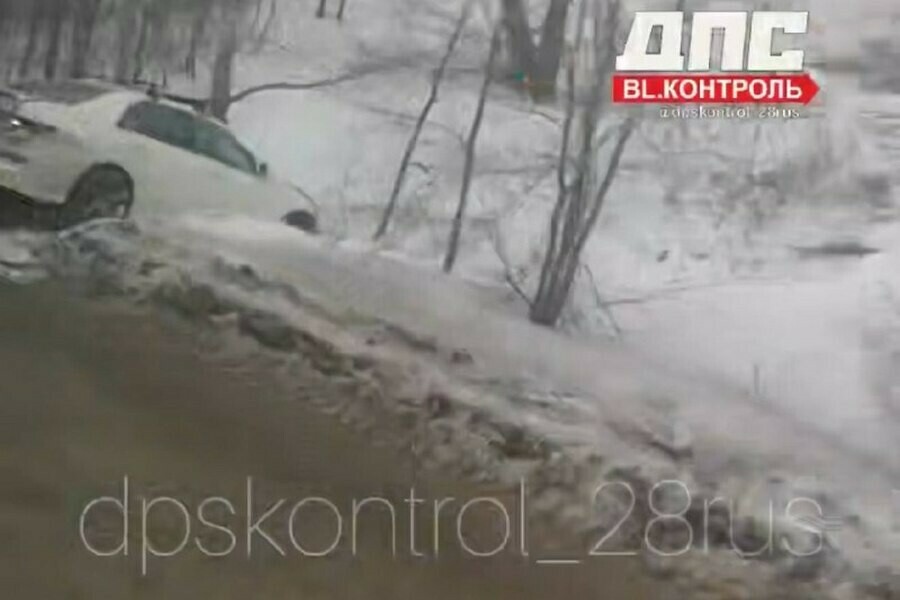 Японский седан вылетел с дороги в Белогорье фото 
