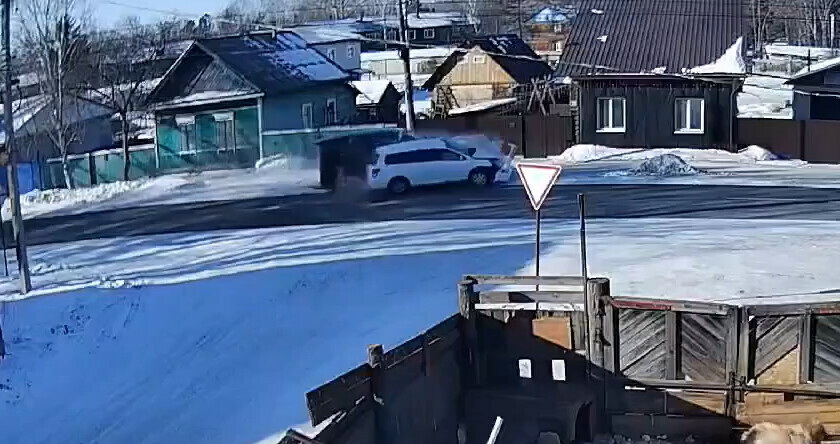 Момент жесткого ДТП в Зее попал на камеру