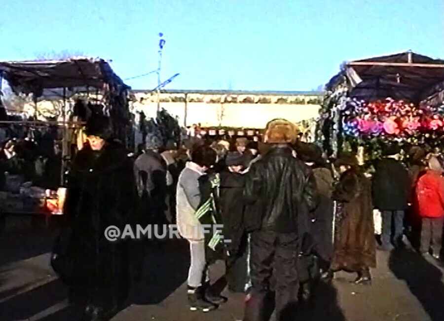 Музыка из кассетников китайская речь горячие пирожки Городской рынок Благовещенска в 1999