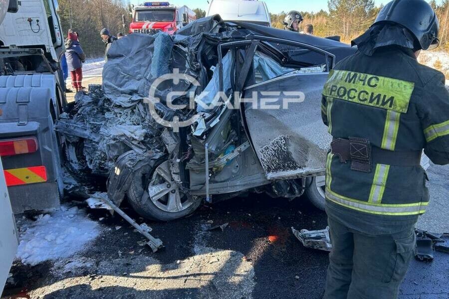 Жуткое месиво легковушка и бензовоз лоб в лоб столкнулись на трассе в Приамурье фото