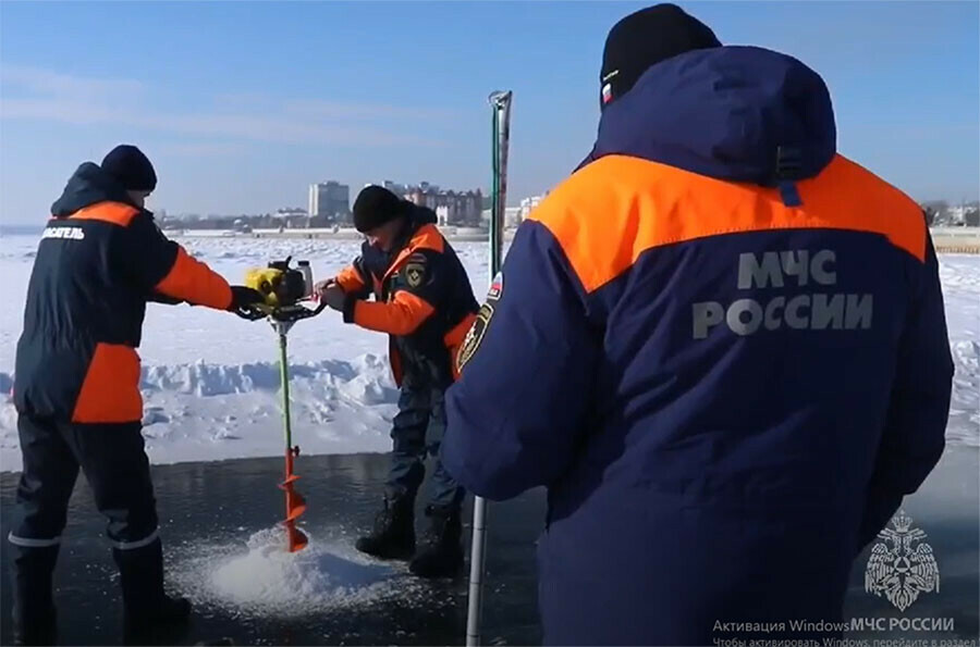 Подготовка к ЗимФест МЧС держит лед Амура у Благовещенска под контролем видео