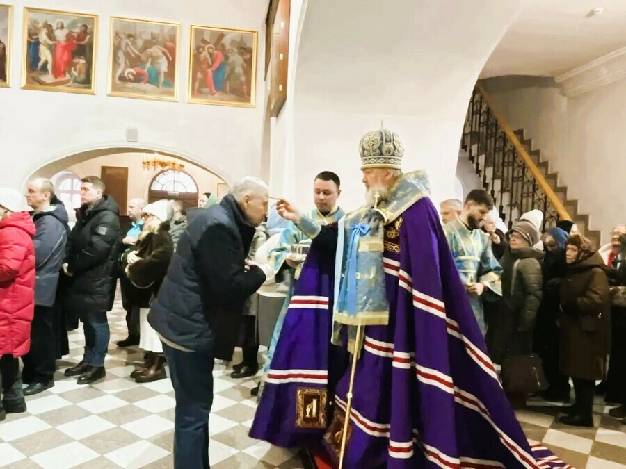 Православные христиане отмечают Прощеное воскресенье