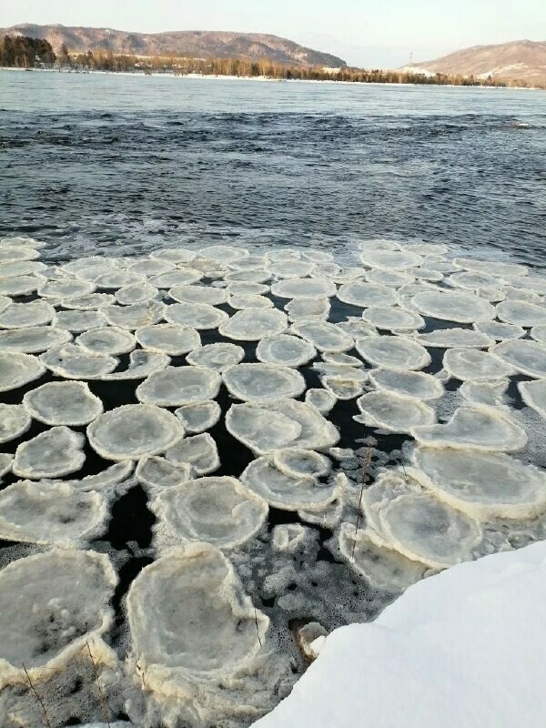 Амурчане увидели на реке удивительное природное явление
