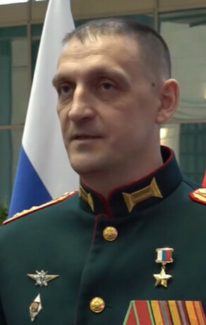 Выпускнику ДВОКУ Антону Дерюжкину присвоили звание Героя России