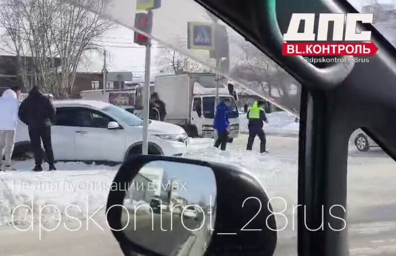 Водитель большегруза в Благовещенске не уступил дорогу паркетнику Есть пострадавший