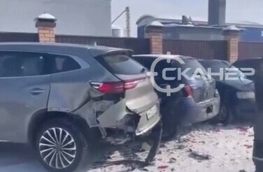 Кроссовер снес на парковке в Чигирях четыре авто видео