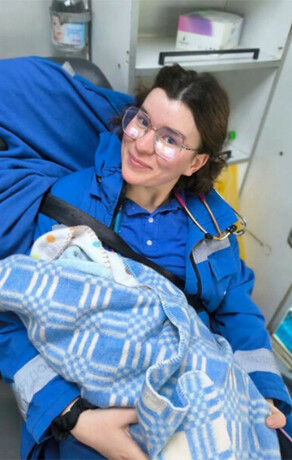 Амурчанкаотличница приняла домашние роды во Владивостоке