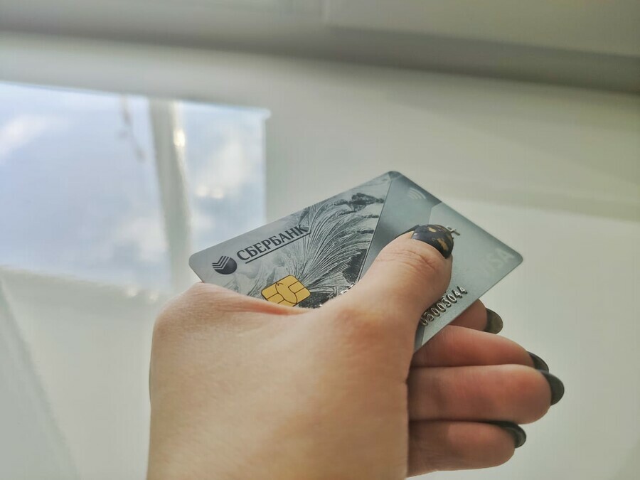 Сбербанк предложил отказаться от пластиковых карт