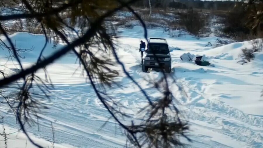 В Амурской области водитель внедорожника ославил владелицу машины на всю область видео