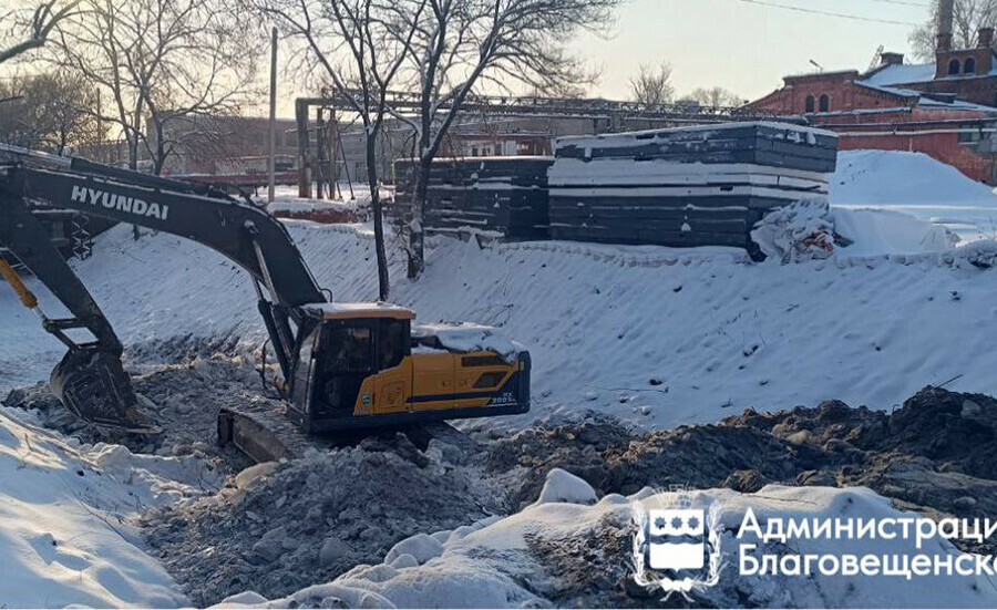 В Благовещенске начали очищать второй  участок из 9 реки Бурхановки