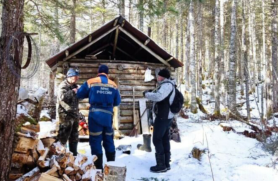 На Дальнем Востоке в поисках охотника нашли человеческие останки и следы хищника