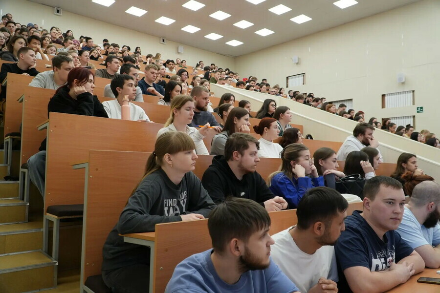 Зарплаты до 200 тысяч и служебное жилье куда зовут работать выпускников амурской медакадемии и каких врачей не хватает в регионе