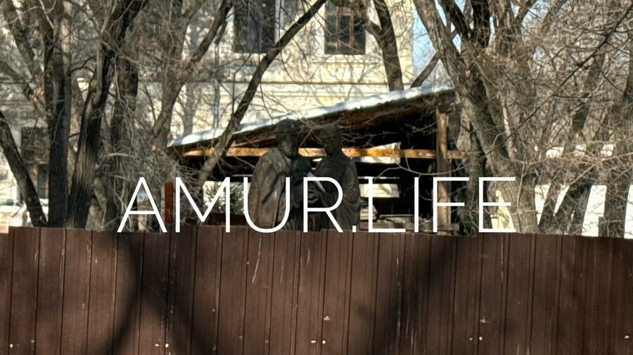 В Благовещенске до сих пор скрыт забором памятник который власти обещали сделать доступным 4 года назад