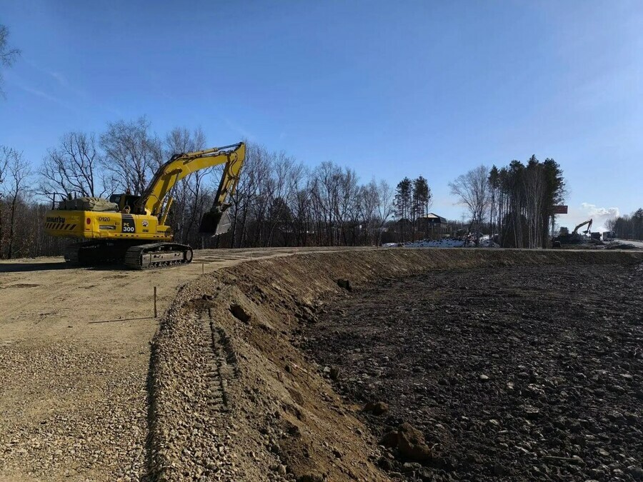 Отнеситесь к неудобствам с пониманием за Благовещенском на аэропортовской трассе переводят движение на объездной участок