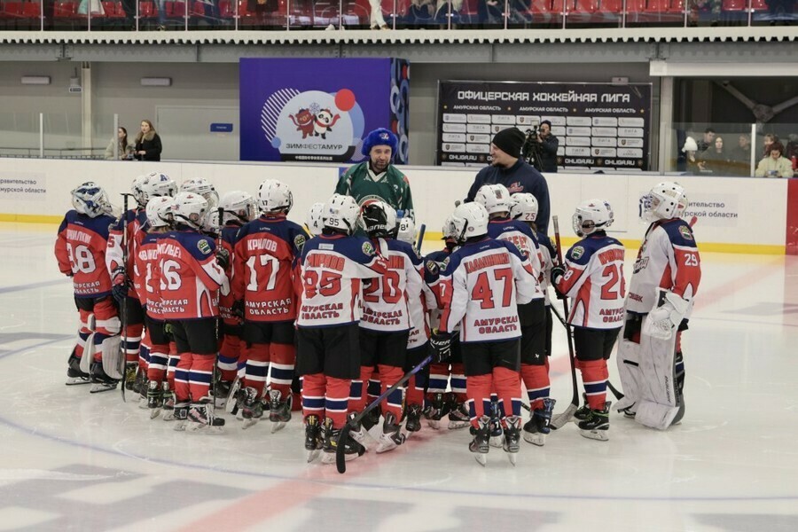 Трехкратный чемпион мира Данис Зарипов провел мастеркласс для амурских хоккеистов фото