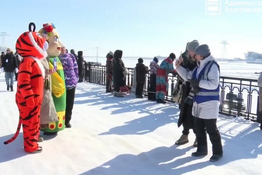 Как прошел первый день зимнего фестиваля на льду Амура в Благовещенске 