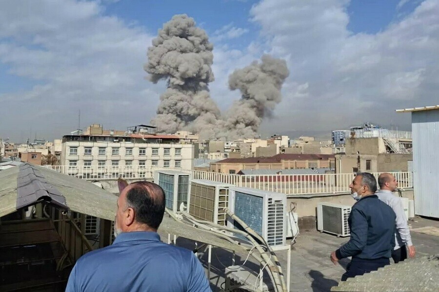 Baza россияне ищут способы экстренно покинуть Израиль на фоне обострения конфликта с Ираном