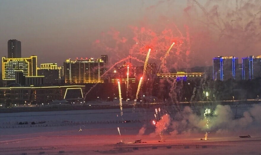 Первый день ЗимФестАмура завершился красочным фейерверком фото видео