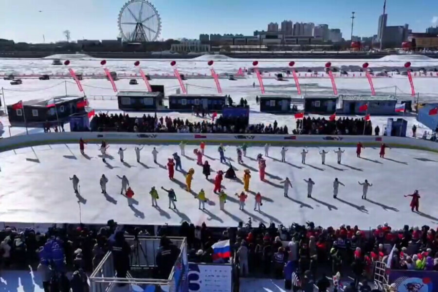 ЗимФестАмур день второй Евгения Медведева гонки хоккей и заплывы