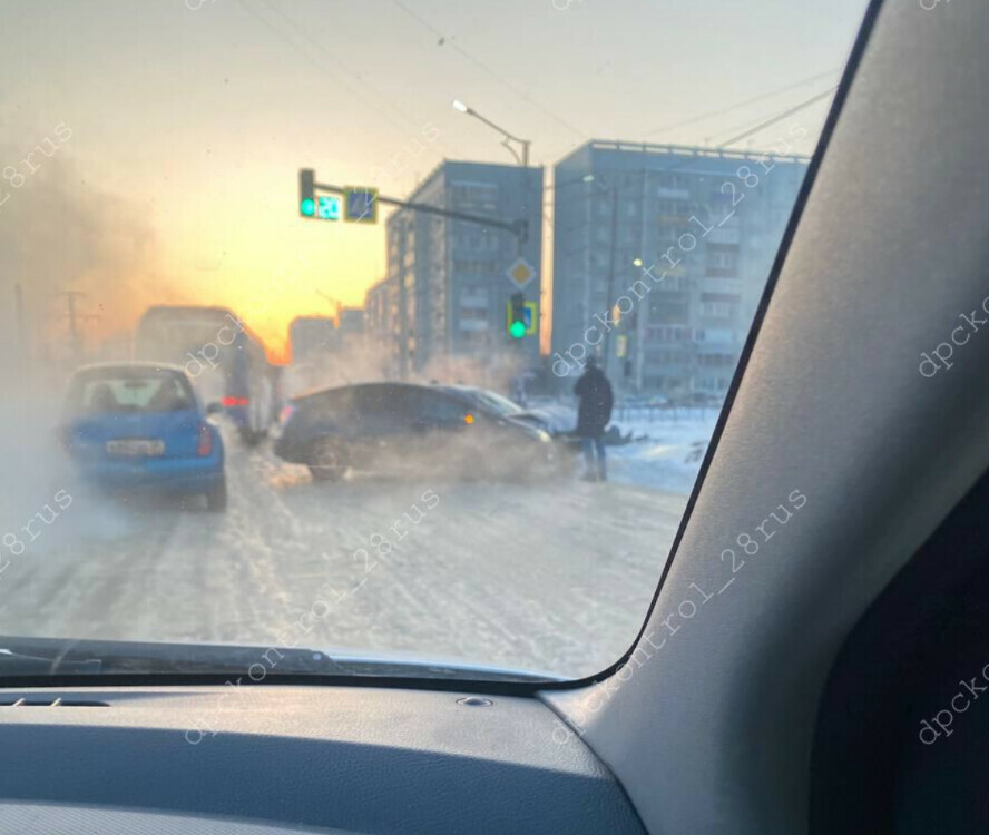 В микрорайоне Благовещенска изза ДТП собралась пробка 