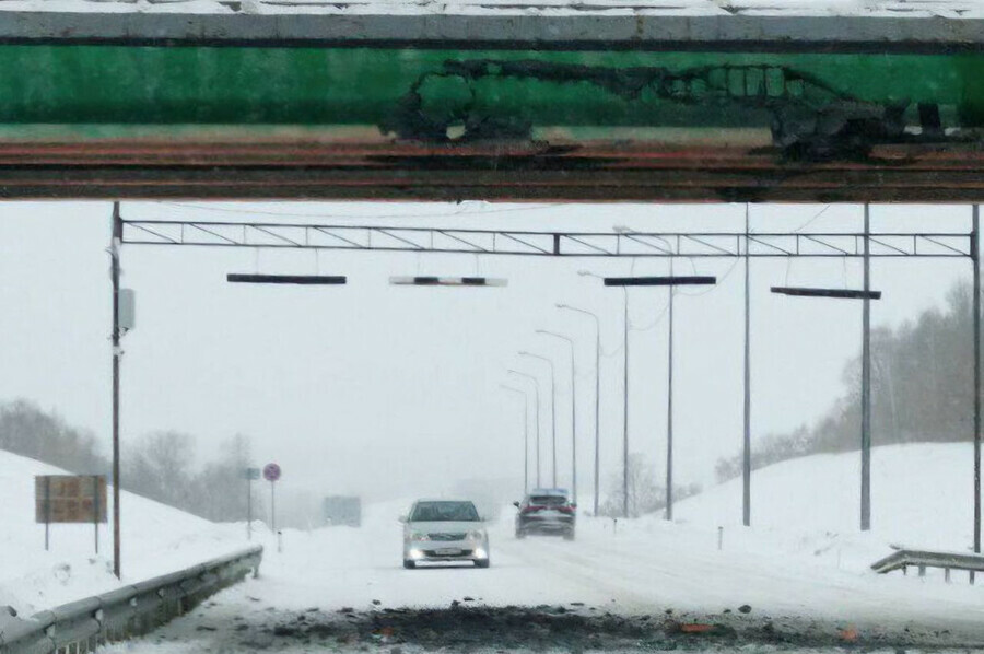 В Приамурье изза аварии возникла опасность на путепроводе Проезд транспорта закрыт