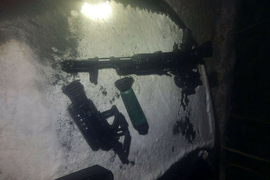 Браконьерыварвары закрылись в машине при встрече с амурскими охотинспекторами