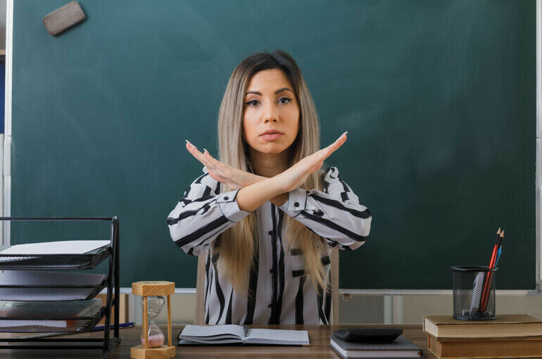 За оскорбление врачей и учителей предлагают увеличить штрафы и даже сажать на 15 суток