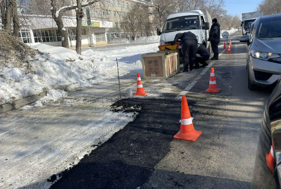 В Благовещенске закрыли асфальтом первый перекоп из семи