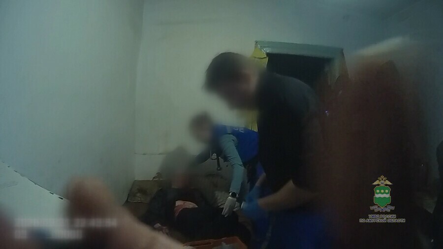 Любопытное видео сняли сотрудники полиции на месте преступления в Благовещенске