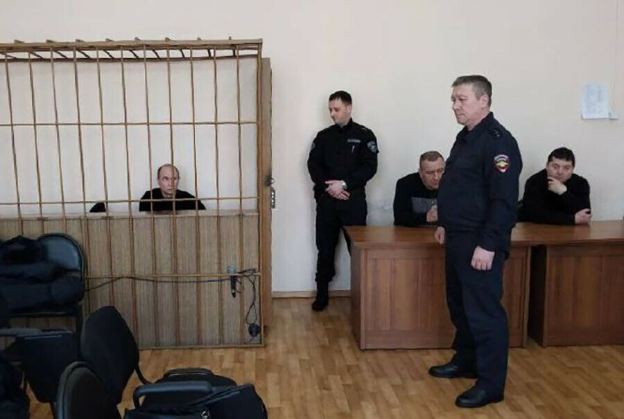 Брал взятки у пьяных водителей в Зее лишили звания и осудили коррумпированного экссотрудника ГАИ 