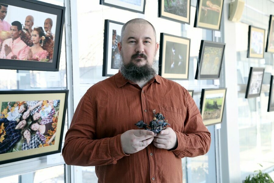 Это моя медитация благовещенец Александр Тодосейчук рассказал о необычном увлечении в котором существуют орки рыцари и космические эльфы 