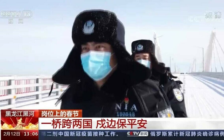 Китайские пограничники не поехали домой на Новый год чтобы тщательно охранять российскокитайский мост