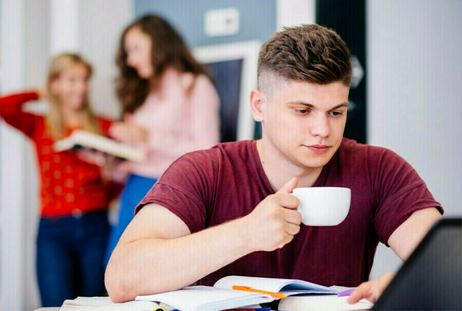 Обязательную отработку для студентовбюджетников строительных вузов предложили ввести в России