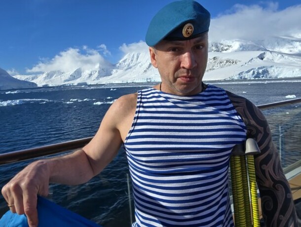 Это мировой рекорд дальневосточник Виталий Кочнев с травмой спинного мозга стал первым параатлетом покорившим Антарктиду видео эксклюзив