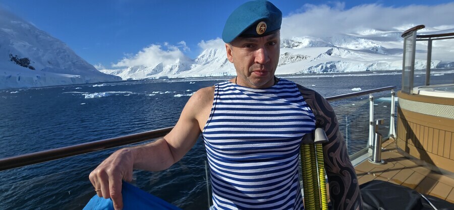 Это мировой рекорд дальневосточник Виталий Кочнев с травмой спинного мозга стал первым параатлетом покорившим Антарктиду видео эксклюзив