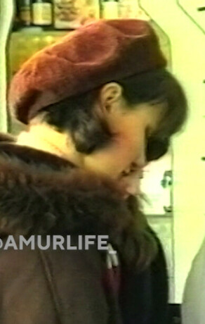 Настроение  весеннее одежда  зимняя Амурчанки накануне 8 марта 1997