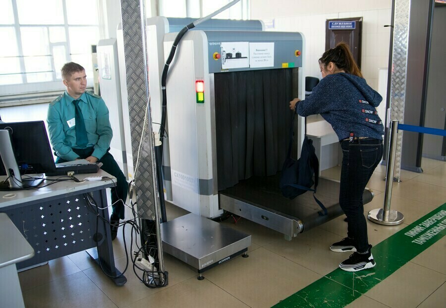 Нуждавшаяся в деньгах китаянка совершила преступление на таможне в Благовещенске