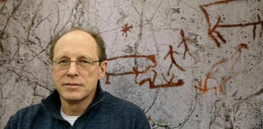 Амурский ученый получил премию за изучение наскальных рисунков на Амуре