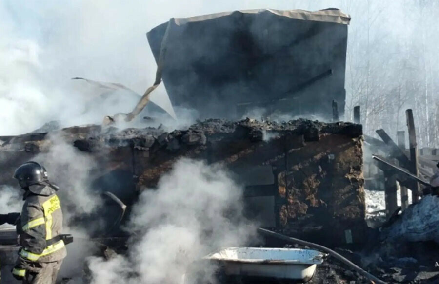 Огонь увидел подросток частное подворье с плотной застройкой выгорело в Благовещенске