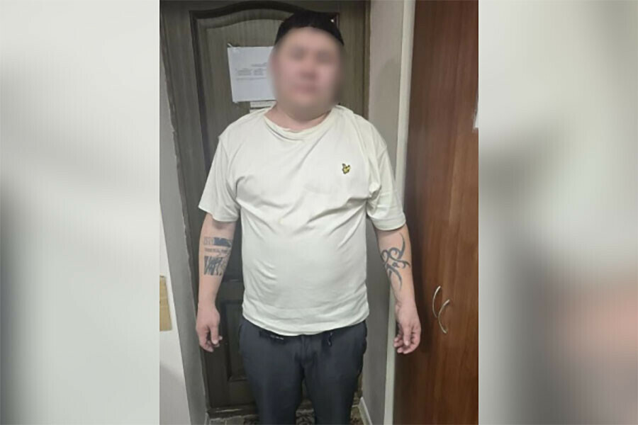 Житель Якутии не удержался от соблазна и вытащил деньги у спящего благовещенца видео