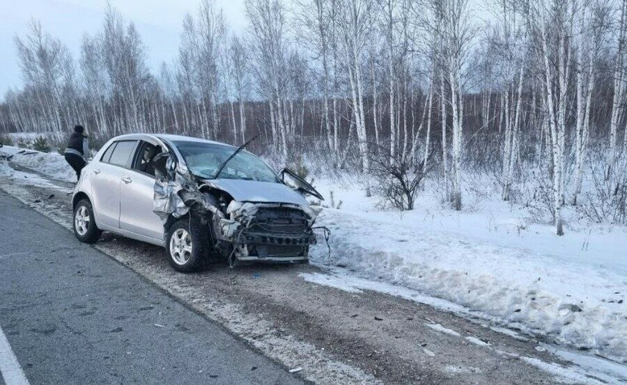 Столкнулись две легковушки и трактор смертельное ДТП произошло в Амурской области