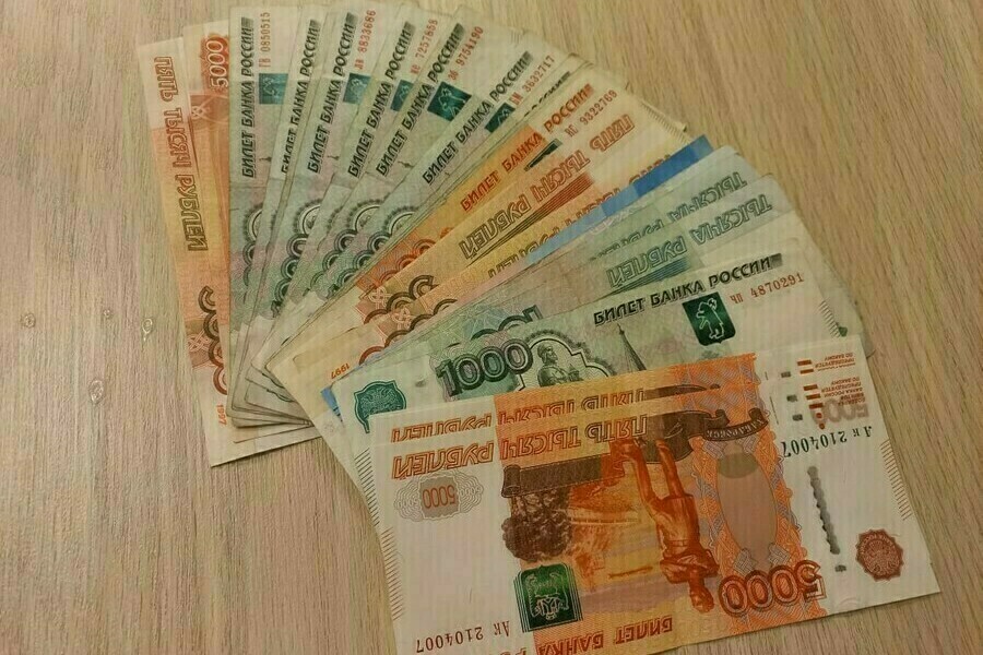 Выяснено почему в России женщины зарабатывают на треть меньше мужчин 