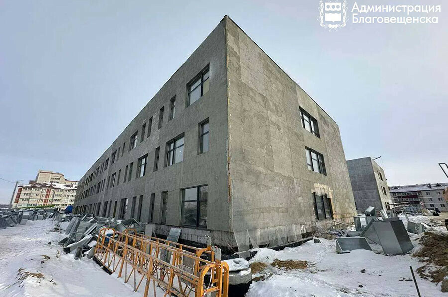 Этой осенью благовещенские дети пойдут в новую школу с бассейном
