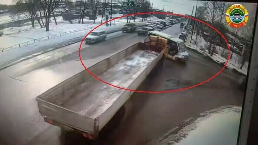 После ДТП с автобусом в мэрии Благовещенска дали поручение перевозчикам и назвали причину почему некоторые водители идут на риск