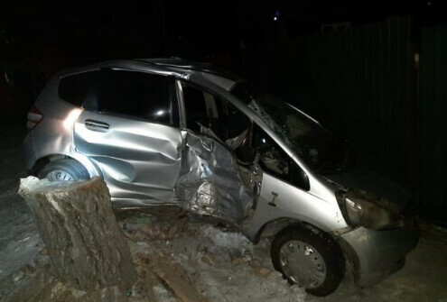 В Белогорске девушка сложила вдвое свою машину в ДТП и осталась жива