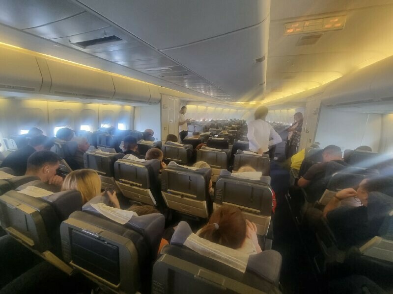 Люди в самолете 4 часа в Благовещенске серьезно задержали вылет в Москву фото