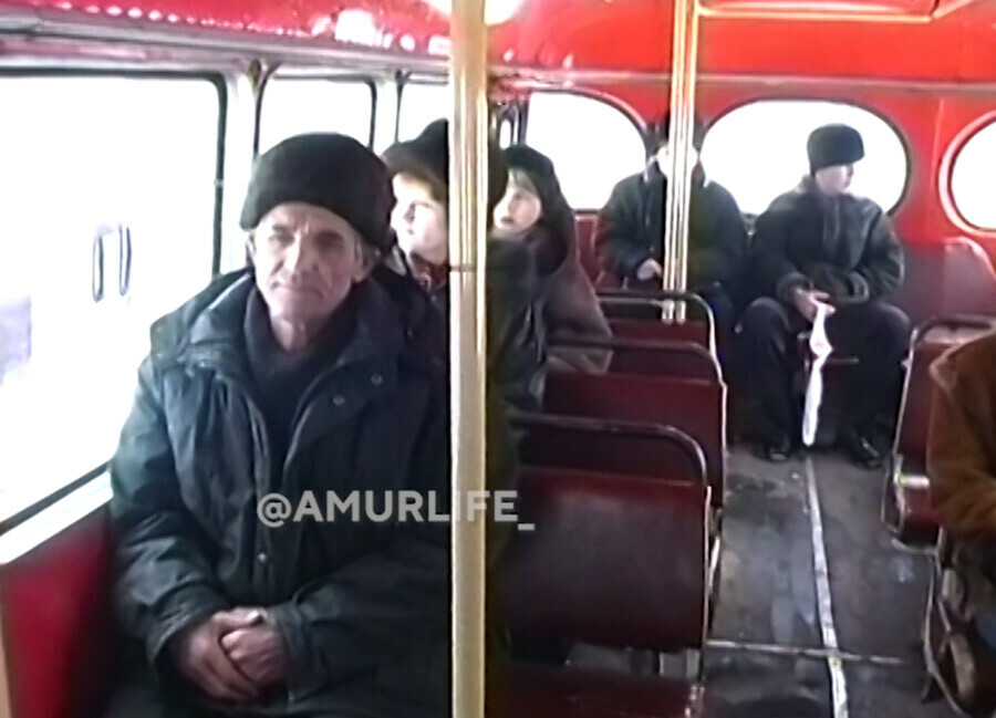 Прокатимся на пазике за 4 рубля Приглашаем в поездку по Благовещенску 2001го архивное видео