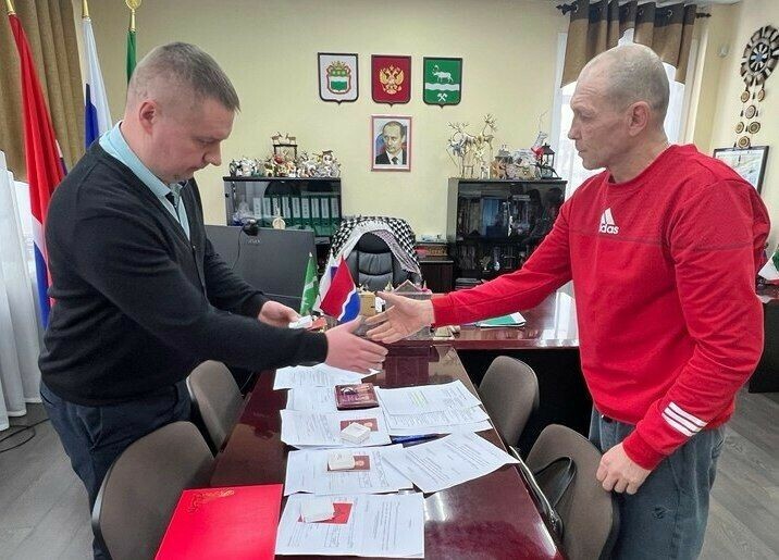 В Тынде вручили награды 10 участникам СВО 8 из них награждены посмертно